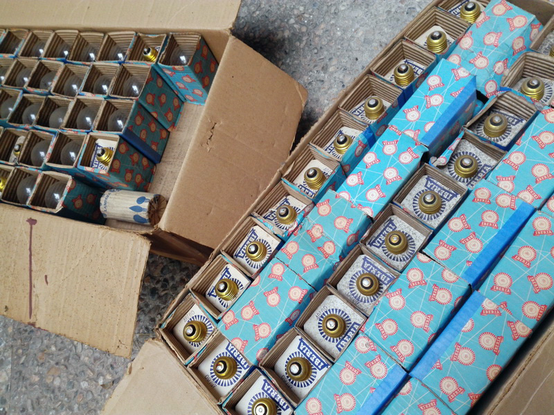 caja bombillas incandescentes antiguas rosca e27 48v 60w 23x64x34 2u